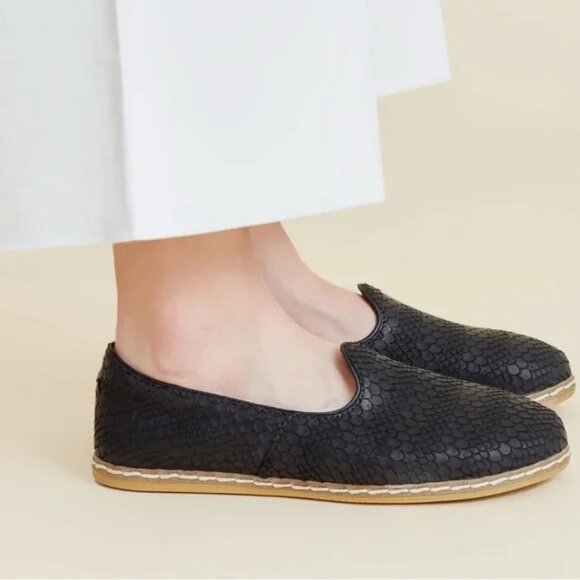 Charix Wild Slip On Shoes Woven Leather Artisan Black Tan Flats Loafers - Picture 1 of 10